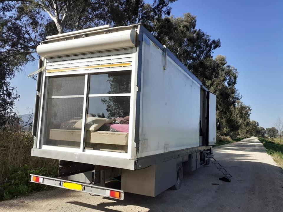 Luxury Caravan Truck In The Golan Heights Bruchim Qela' Alon Exterior photo
